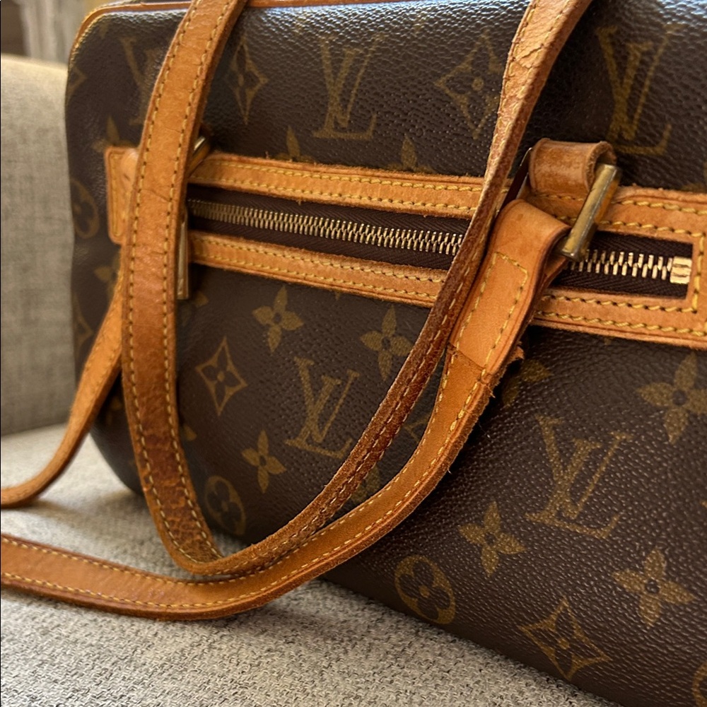 Louis Vuitton Monogram Bag in Brown and Tan - Picture 5 of 17